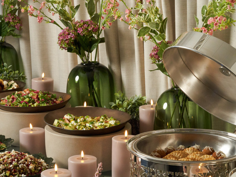 An Elio buffet set with candles and flowers