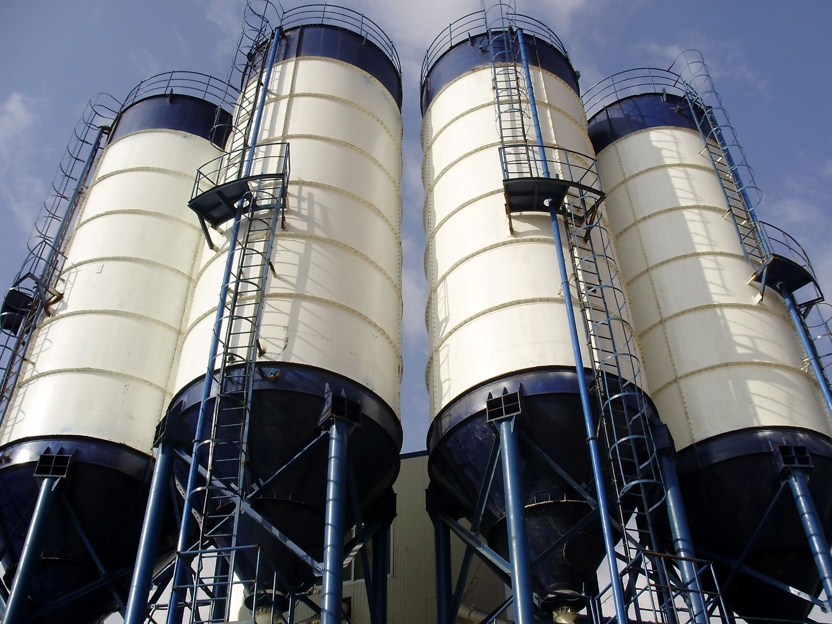 Cement silos at the Damask Ready-Mix plant